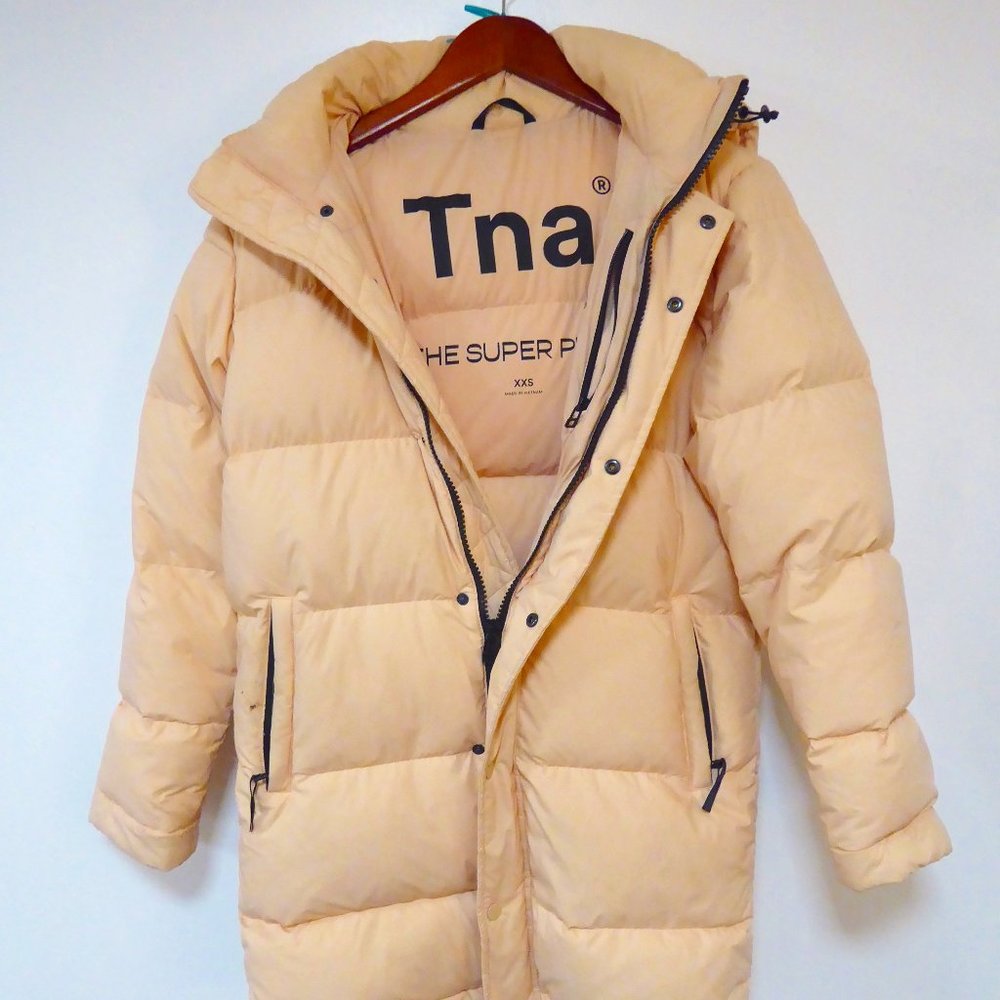 Aritzia TNA Super Puff Mid in Peachy Cream XXS